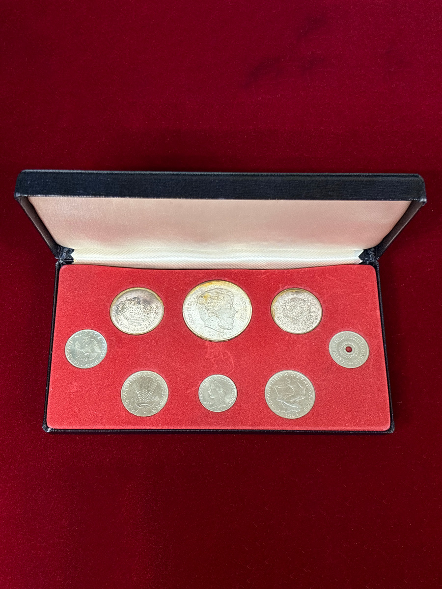 【ハンガリー】プルーフセット　8枚　1966　ケース付き